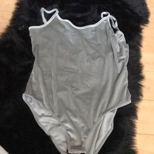 Velvet bodysuit with scooped back!❤️